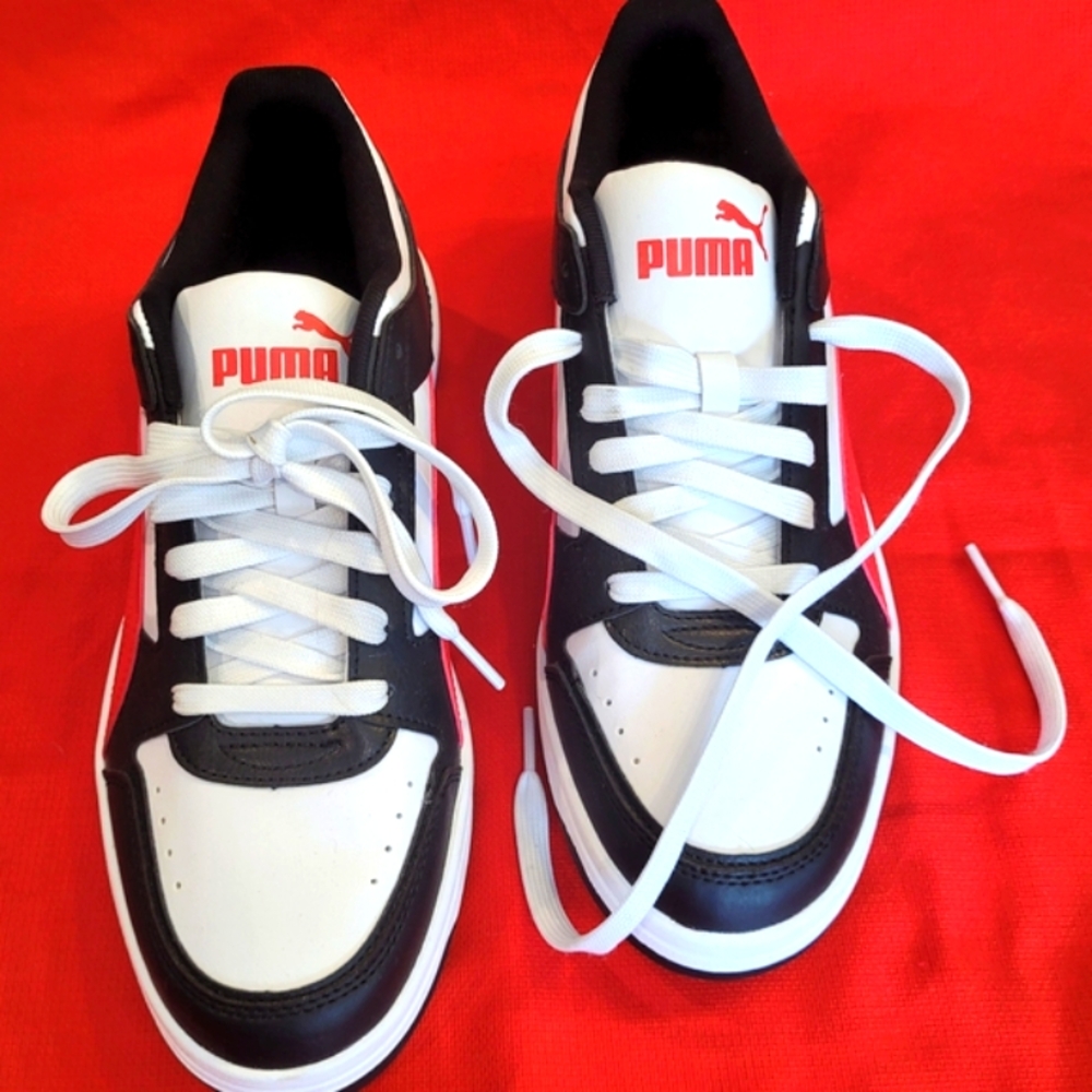 ✨️Puma Black and White Classic Sneakers